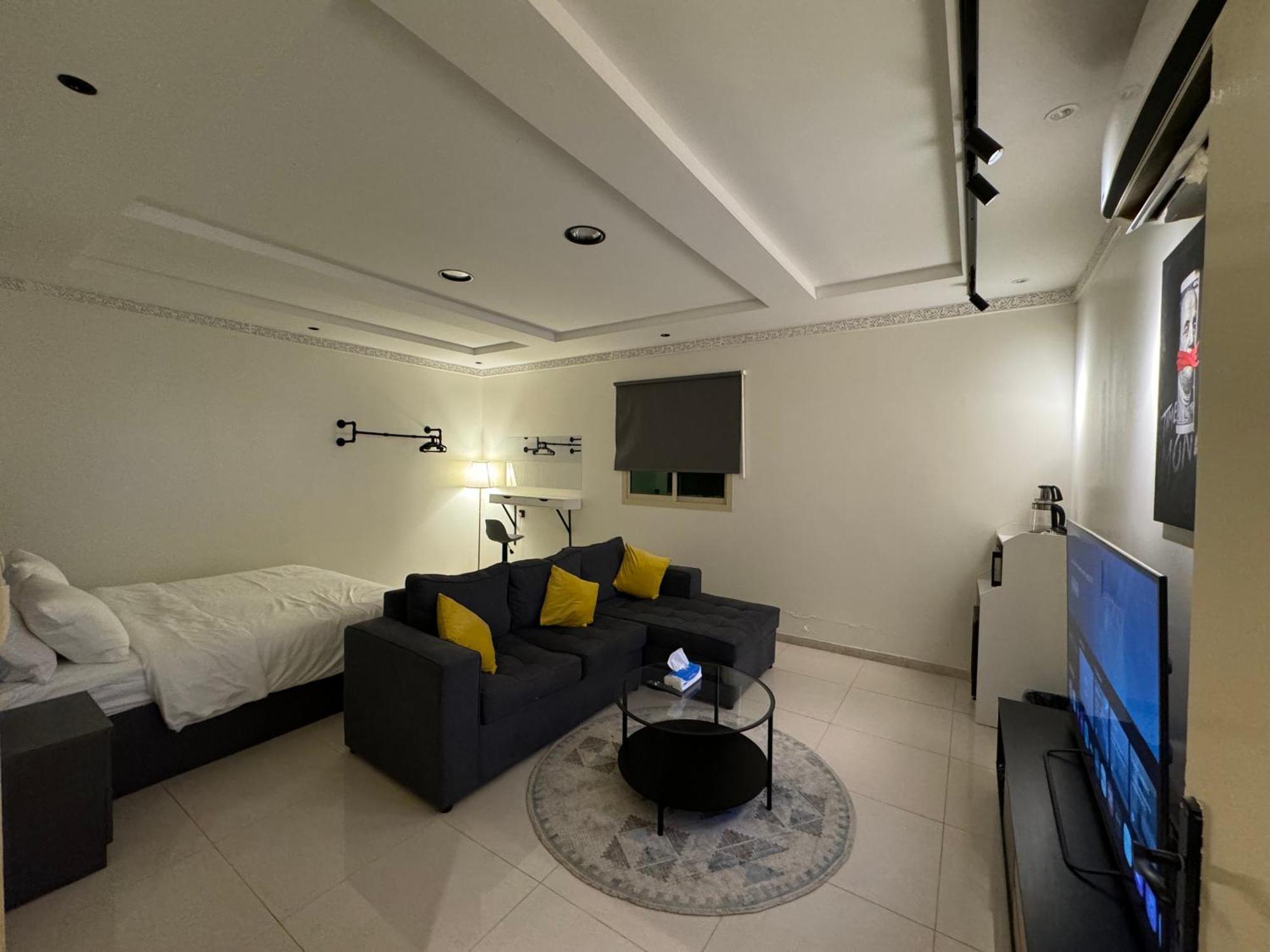 استديو فاخر بدخول ذاتي Apartment *
